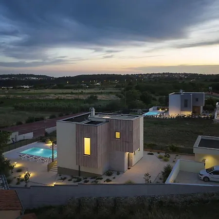 Strandnahe Luxusvilla Mit Aussendusche, Bbq, Klima, Wlan Medulin