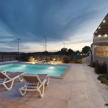 Semesterbostad Strandnahe Luxusvilla Mit Aussendusche, Bbq, Klima, Wlan
