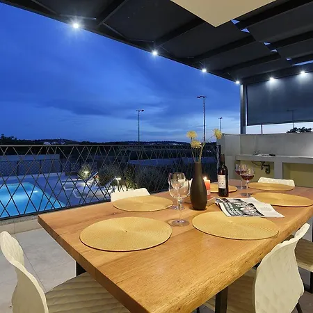 בית נופש Strandnahe Luxusvilla Mit Aussendusche, Bbq, Klima, Wlan מדולין