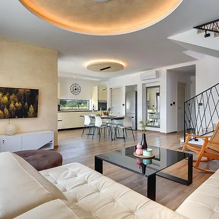 Strandnahe Luxusvilla Mit Aussendusche, Bbq, Klima, Wlan * מדולין
