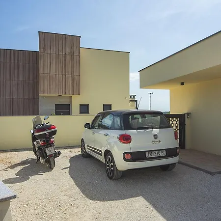 Strandnahe Luxusvilla Mit Aussendusche, Bbq, Klima, Wlan Medulin