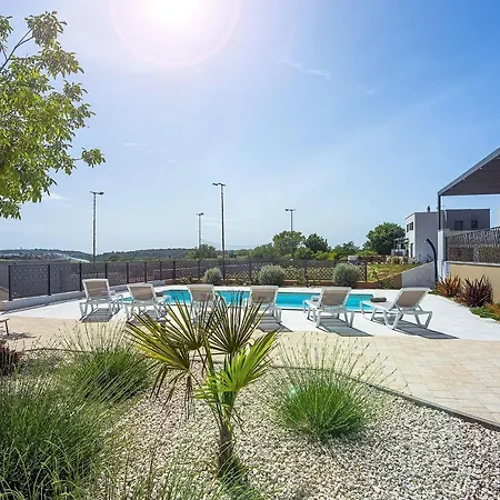 Tatil Evi Strandnahe Luxusvilla Mit Aussendusche, Bbq, Klima, Wlan Medulin